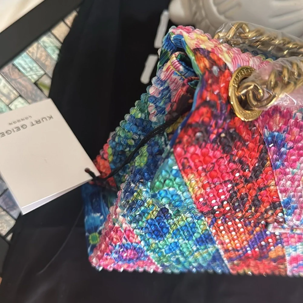 Kurt Geiger London Mini Kensington Crystal Shoulder Bag
Kurt Geiger Lond… - Picture 4 of 17